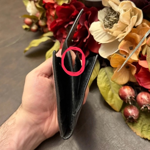 Vintage PRADA Black Spazzolato Leather With Contrast Logo Compact Snap Wallet - Picture 16 of 16